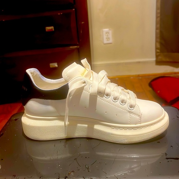 Alexander McQueens - Picture 1 of 3